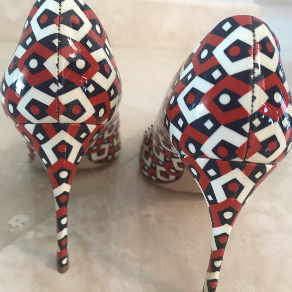 Miu Miu leather pumps with geometric pattern. - Picture 3 of 4